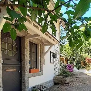 D'hotes De La Roche Tremblante Bed & Breakfast
